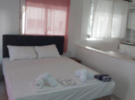 PELEKAN rooms and apartments athina 11，位于佩科霍里的酒店