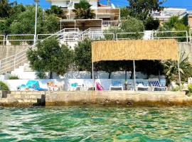 Orange Tree Mediterranean Beachfront House，位于内乌姆的酒店
