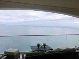 Ocean Front Condo @ Las Olas Grand，位于罗萨里托的酒店