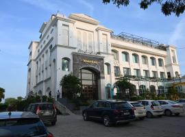 Deventure Hotel, Karnal，位于Karnal的酒店