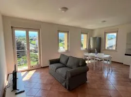 Cavallo, bilocale vista montagne