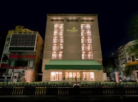 Lemon Tree Hotel, Rajkot，位于拉杰果德拉杰果德机场 - RAJ附近的酒店