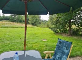 Landelijke gelegen Lodge，位于德伯珍的酒店