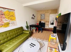 Appartement cosy, Duck, Secteur Boinot - wifi, netflix, prime vidéo，位于尼奥尔诺隆展览中心附近的酒店