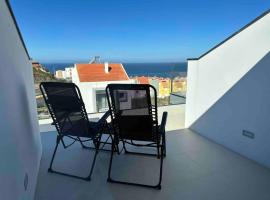 Beach, Ocean view & Bright House Ericeira，位于埃里塞拉的乡村别墅