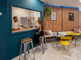 SOM Hostel By The Venue，位于瓦伦西亚的自助式住宿