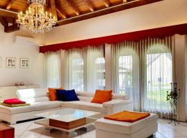 Luxuriöse Villa Romantica，位于Gampel的酒店