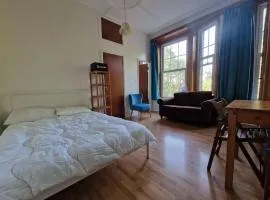 Bright well located studio flat