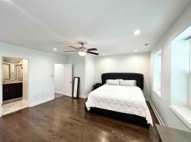 Beautifully Renovated House 10 mins from Downtown，位于芝加哥的酒店