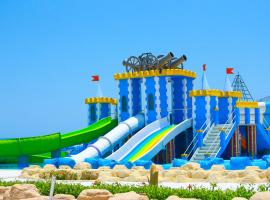 Gravity Hotel & Aqua Park Hurghada Families and Couples Only，位于赫尔格达旅游海滨大道区的酒店