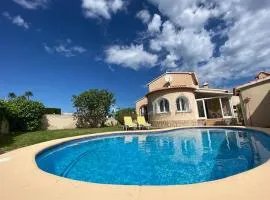Sunny villa with private pool