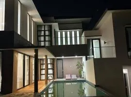 4BR Private Villa with Pool in the Heart of city