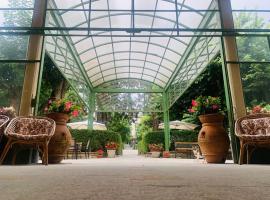 瓦隆布罗萨格兰德酒店，位于瓦隆布罗萨的酒店