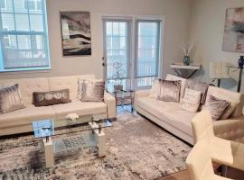 Modern & Luxurious 3 Bdrm 2.5 Bath Townhome，位于埃佩克斯的酒店