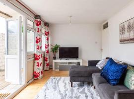 Spacious Room by Lee Valley White Water Centre. Waltham Cross，位于沃尔瑟姆克罗斯的民宿