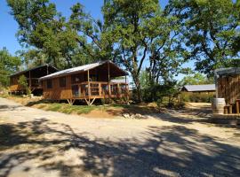 Lodges du Ushuaïa Villages Camping les 4 Saisons，位于Grane的酒店