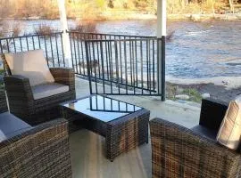 Oasis Riverfront House -10 min to Sequoia