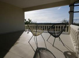 Villa Mendes Oliva，位于阿尔梅达的酒店