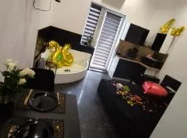 Apartament Czarny z Jacuzzi