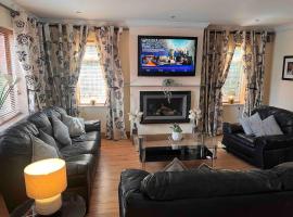 Luxury Home in Dublin WiFi TV B&B Close to City Centre，位于卢坎的酒店