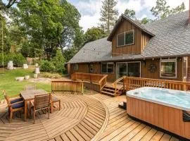 Sequoia Retreat- Spacious Cabin, Hot tub, & Sundeck