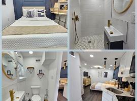 The Hideaway DT Orlando Tiny Home w Free Parking，位于奥兰多的酒店