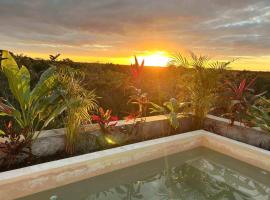 Lush Tulum Rooftop Condo with Ensuite Pool & Wifi，位于图卢姆的公寓