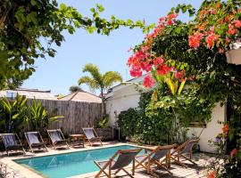 Tipsea Turtle Rooftop Hostel Gili Trawangan，位于吉利特拉旺安的酒店