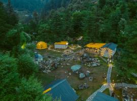 Whoopers Boutique Resort Jibhi，位于吉布的酒店