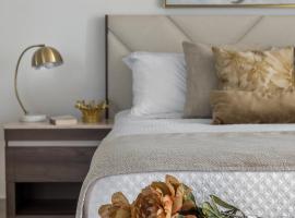 5 Bedroom Luxury Villa Sevilla Your House in Playa del Carmen，位于普拉亚卡门的酒店
