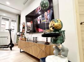 LUJO 10 pax Proyector, Maquina Arcade y Patinetes，位于奥维多的酒店