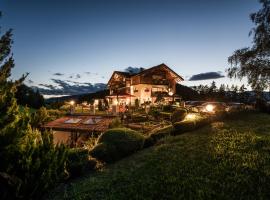 Alpin Boutique Villa Gabriela - Adults Only，位于卡斯特尔罗托的酒店