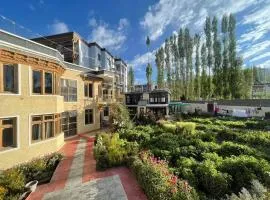 Zaltak Guest House and Hostel