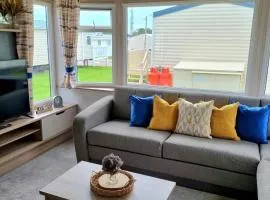 Modern Family Caravan with WiFi at Valley Farm, Clacton-on-Sea