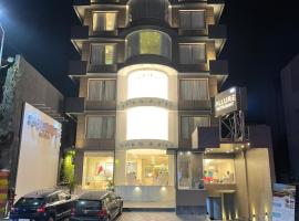 De Glance Hotel, Near Surat Railway Station
