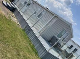 2 bedroom (sleeps 6) caravan to rent in allonby，位于玛丽波特的酒店