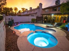 1800 SqFt House W/Heated Pool Spa 13Min From Strip，位于拉斯维加斯兰琴绿色山谷区附近的酒店