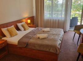 Sport Hotel，位于塔塔班亚的酒店