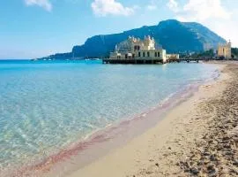 casa vacanze Mondello mare piscina CHIFEVI