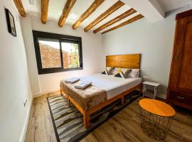 Casa Yama - Renovated House in the Center of Berga，位于贝尔加的酒店