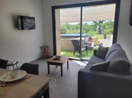 Gîte tout confort avec spa, PMR, clim' réversible, randonnées, activités et spécialités locales - FR-1-489-476，位于Couzon的酒店