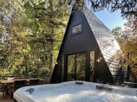 Sundance A-Frame 5 Min Walk to Resort & XL Hot Tub，位于圣丹斯的酒店