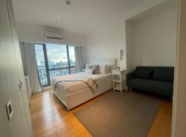 Aveline Suites Aesthetic Skydeck View ACQUA Private Residences near Rockwell Makati，位于马尼拉的酒店
