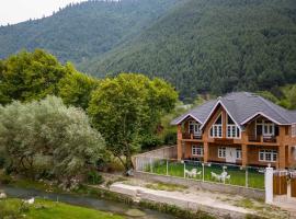 StayVista at Gaash Cottage - Pet Friendly Villa with Lawn, Bonfire, WiFi，位于索纳马格的酒店