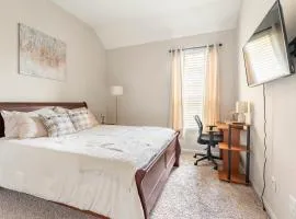 Wonderful Getaway Cypress 2 BR with thoughtful comforts