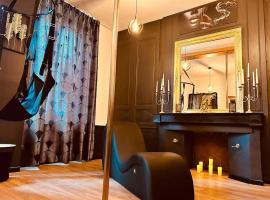 Love room « L'étreinte dorée »，位于伊利耶的酒店