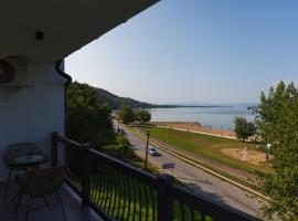 Apartmani PORTO，位于哥鲁拜克的带停车场的酒店