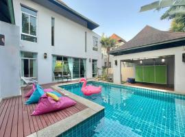 Pattaya private Jacuzzi Pool Villa Nearby BEACH，位于纳仲天的度假短租房
