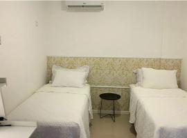AP1203 . CONFORTO, PRATICIDADE E LOCALIZAÇÃO，位于马林加的酒店