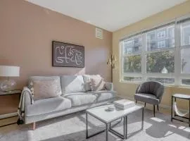 San Bruno 2br w pool spa gym nr groceries SFO-1398